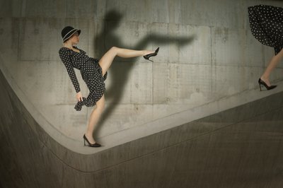 Polka-Dot-Modepose von Christine von Diepenbroek