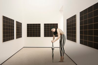 Gestreifte Figur in Galerie von Christine von Diepenbroek