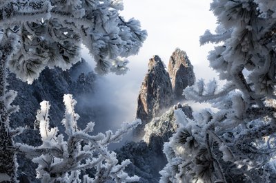 Majestätische Wintergipfel von Chuanxu Ren