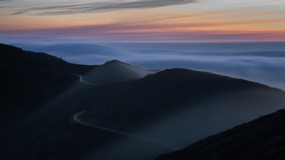 Dämmerungsbergstraße von Chuanxu Ren