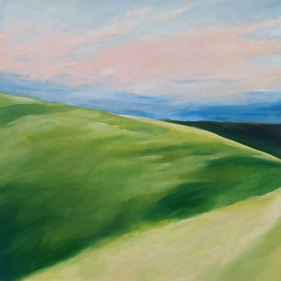 Grüne Hügel Pastellhimmel von Claire Whitehead