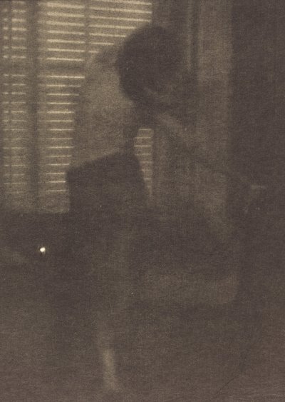 Modell im New Yorker Studio, ca. 1915 (Foto) von Clarence Henry White