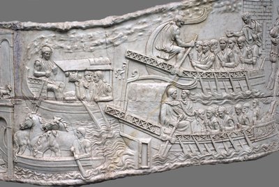 Die römischen Galeeren. Reliefdetail der Trajanssäule, 1.-2. Jahrhundert von Classical Antiquities