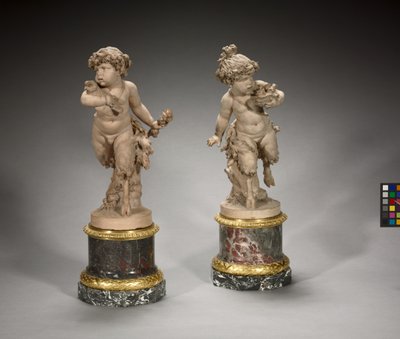 Junger Satyr läuft mit einem Vogelnest und junger Satyr läuft mit einer Eule, 1770er Jahre von Claude Michel Clodion
