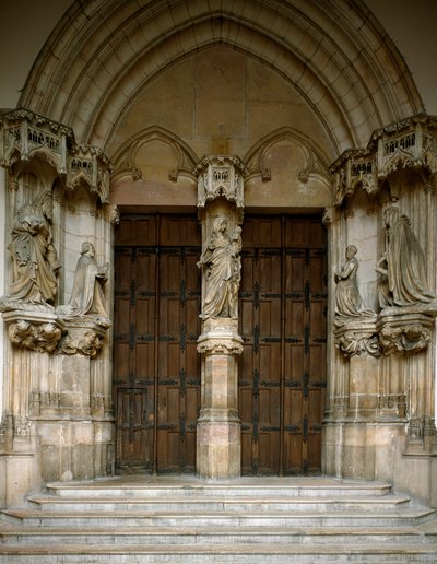 Ansicht des Portals der Kartause von Champmol. Es ist mit fünf Skulpturen von Sluter Claus (circa 1350 um 1405) dekoriert: die Jungfrau, der Herzog und die Herzogin von Burgund, Johannes der Täufer und die Heilige Margarete. 1386-1401 Dijon (Goldene Küste) von Claus Sluter