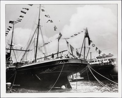 Das Heck der S.S. "Umbria" im Dock, ca. 1900 von Company Byron