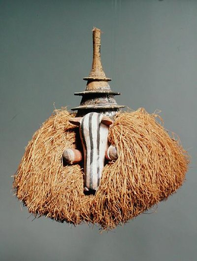 Zoomorphe Maske (Holz & Faser) von Congolese