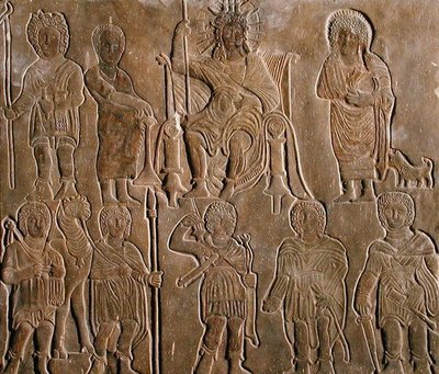 Relief, das einen vergöttlichten römischen Kaiser zeigt, der Huldigung von ägyptischen Nomaden erhält von Coptic