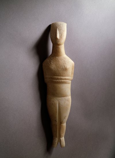 Schematische weibliche Figur, weißer Marmor mit Ocker-Einlagen, 3200-2000 v. Chr. von Cycladic Cycladic