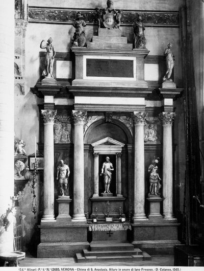 Architektonischer Altar zu Ehren von Iano Fregoso, ca. 1565 von Danese Cattaneo