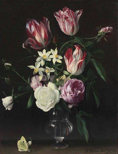 Rosen, Tulpen und Narzissen in einer Glasvase, mit einem Schmetterling, auf einem Sims von Daniel Seghers