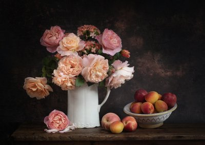 Elegante Rosen und Pfirsiche von Denis O Reilly