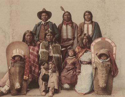 Ute-Häuptling Severo und Familie, ca. 1885, veröffentlicht 1899. Schöpfer: Detroit Photographic Company, Charles A. Nast von Detroit Photographic Company, Charles A. Nast