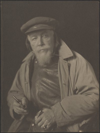 [Bärtiger Mann mit Mütze und Pfeife (Wahrscheinlich ein alter Seemannskapitän)] von Doris Ulmann