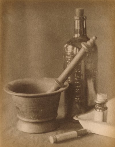 Stillleben in der Dunkelkammer von Doris Ulmann von Doris Ulmann