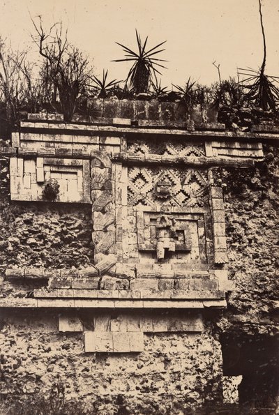 Uxmal, Indianisches Basrelief, Nonnenpalast, Tafel 44 aus dem Album "Cités et Ruines Américaines, Gide Paris" (1863) von Désiré Charnay