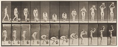Tafel 224. Bücken und Wasserkrug auf den Kopf heben von Eadweard Muybridge