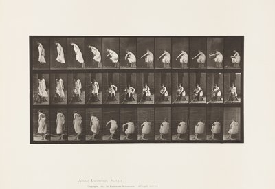 Tafel 423. Toilette; Stiefel anziehen und vom Stuhl aufstehen von Eadweard Muybridge