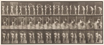 Zwei Modelle, 9 nimmt Wasserkrug von der Schulter von 10 von Eadweard Muybridge