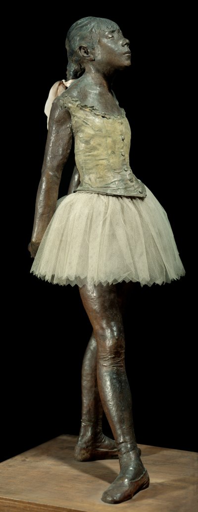 14 Jahre alt oder große Tänzerin in Bronze, Tüll und rosa Satin auf Holzsockel von Edgar Degas