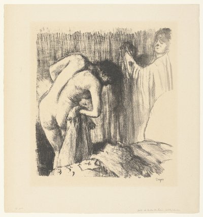 Frau trocknet sich nach dem Bad ab und bekommt Kleidung gereicht von einer Frau von Edgar Degas