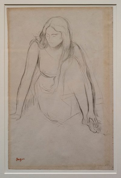 Frau, die am Wasser sitzt. Um 1867-1868. Schwarzer Bleistift auf Velinpapier. von Edgar Degas