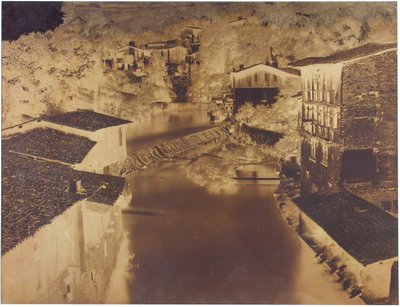 Ohne Titel [Häuser an einem Fluss, möglicherweise Italien oder Frankreich], 1854 von Édouard Baldus