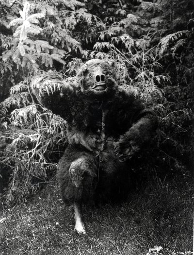 Nane-Qagyuhl, Indianerkostüm von Edward Sheriff Curtis