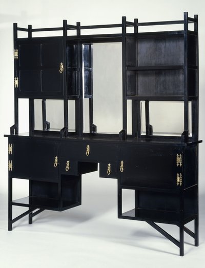 Ein William Watt ebonisierter Seitenschrank von Edward William Godwin