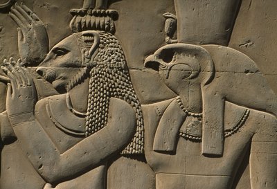 Detail eines Reliefs, Bastet und Horus von Egyptian