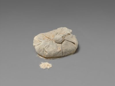 Beutel mit Natron aus Tutanchamuns Einbalsamierungsdepot, ca. 1336-27 v. Chr. von Egyptian 18th Dynasty