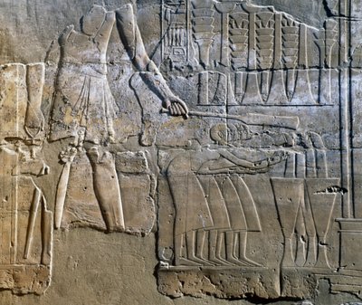 Priester, der die Arbeit der Frauen überwacht, Wandrelief, Kolonnade des Amun-Tempels (Unesco-Welterbeliste) von Egyptian 18th Dynasty