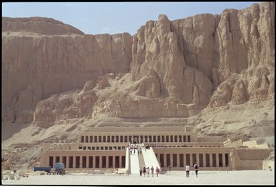 Der Totentempel der Königin Hatschepsut (ca. 1503-1482 v. Chr.) Neues Reich von Egyptian 18th Dynasty