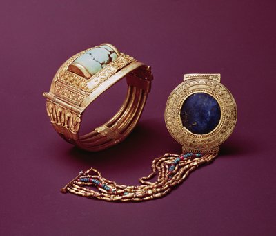 Zwei Armbänder, aus dem Grab von Tutanchamun (ca. 1370-1352 v. Chr.) Neues Reich von Egyptian 18th Dynasty