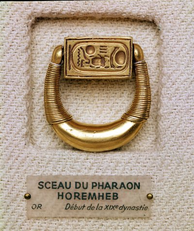Ring mit dem Siegel von General Horemheb (ca. 1323-1295 v. Chr.) Neues Reich (Gold) von Egyptian 19th Dynasty