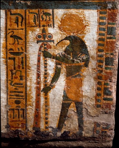 Ägyptische Antike: Thot, der Mondgott, in Form eines Mannes mit Ibis-Kopf. Dekoration des anthropoiden Sarkophags des Schreibers Butehamon, 21. Dynastie (1085-935 v. Chr.) von Egyptian 21st Dynasty