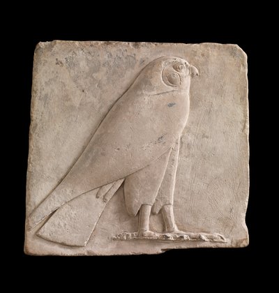 Plakette, die einen Falken darstellt, wahrscheinlich der Gott Horus, 26. Dynastie oder Saite-Periode, 664-525 v. Chr. oder später (Kalkstein) von Egyptian 26th Dynasty