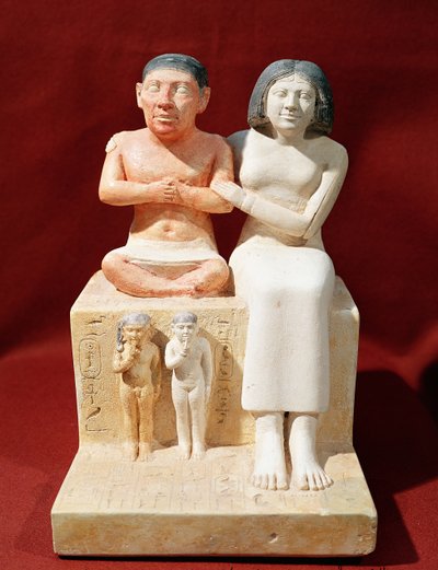 Statuette des Zwerges Seneb und seiner Familie, ca. 2475 v. Chr. von Egyptian 5th Dynasty