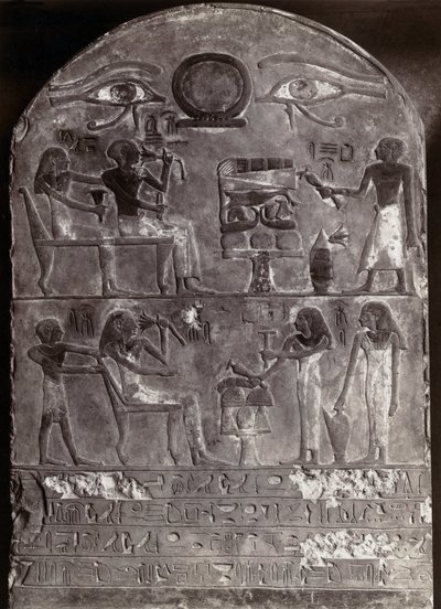 Augen des Horus Basrelief: Basrelief und Hieroglyphen auf einer gewölbten Stele mit zwei Augen des Horus oben. Ägyptische Kunst. Stele Musée du Louvre von Egyptian Egyptian