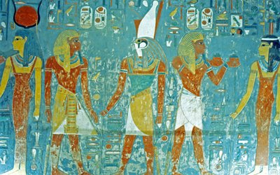 Tal der Könige, Grab von Horemheb Pharao vor Osiris, Isis, Ma