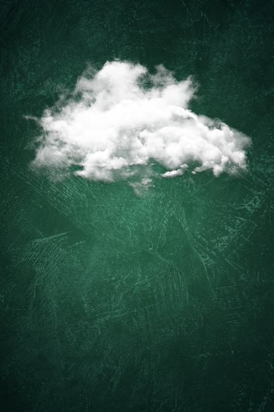Einsame Wolke in tiefem Grün von Ema Paraschiv