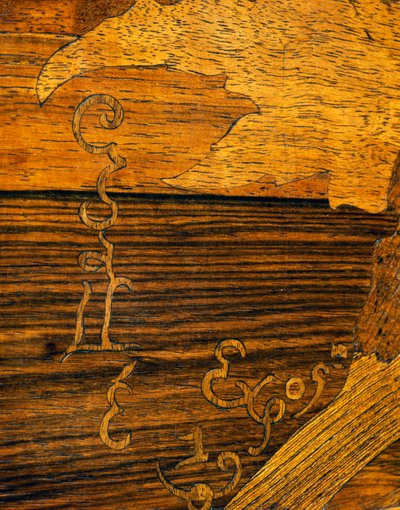 Jugendstil-Kaffeetisch von Emile Galle (1846-1904), Detail mit Galles Signatur, Frankreich, 20. Jahrhundert von Emile Galle