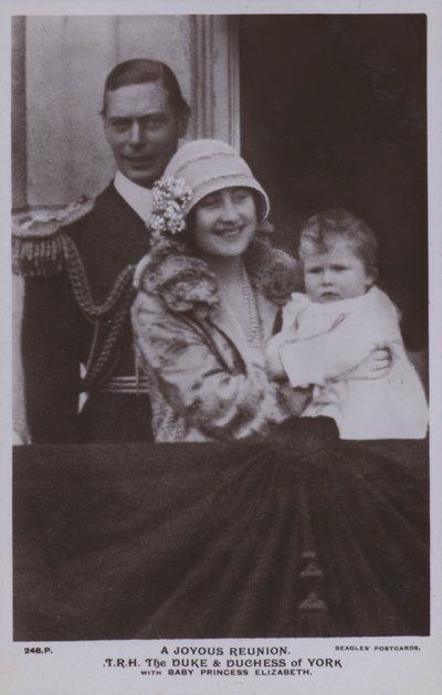 Eine freudige Wiedervereinigung, TRH Der Herzog und die Herzogin von York mit Baby Prinzessin Elizabeth von English Photographer
