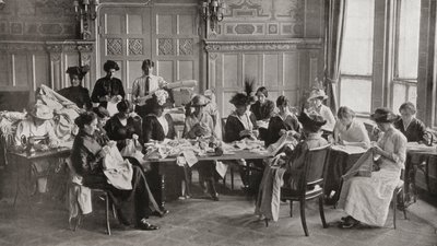 Ein Treffen der Damen des Roten Kreuzes im Claridge