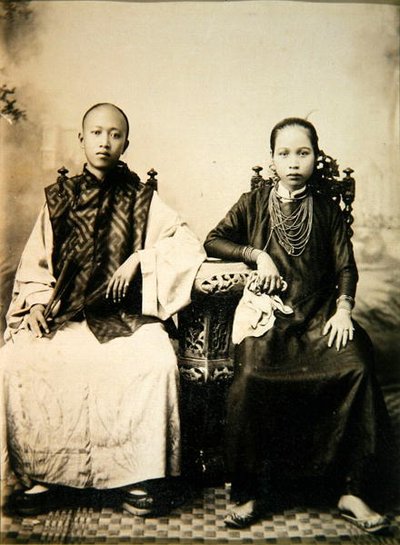 Annamitischer Junge und Mädchen in Zentralvietnam, ca.1875 von English Photographer
