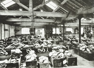 Bull Wharf, Innenansicht des Shell Warehouse, London, 1890 von English Photographer
