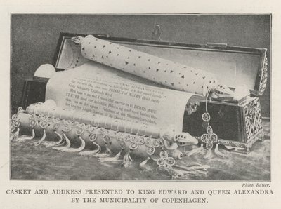 Kassette und Adresse, die König Edward und Königin Alexandra von der Gemeinde Kopenhagen überreicht wurden von English Photographer