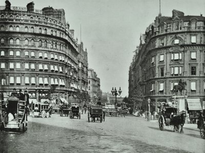 Charing Cross, Westminster LB: Northumberland Avenue von Trafalgar Square und Charing Cross, 1890 von English Photographer