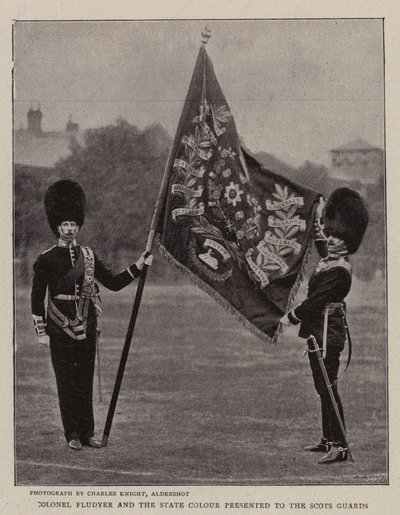 Oberst Fludyer und die Staatsfarbe, die den Scots Guards überreicht wurde von English Photographer