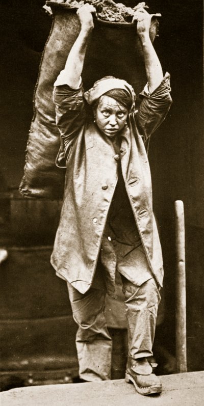 Kohlenlieferung, Druck von Horace W. Nichols, ca. 1916 von English Photographer